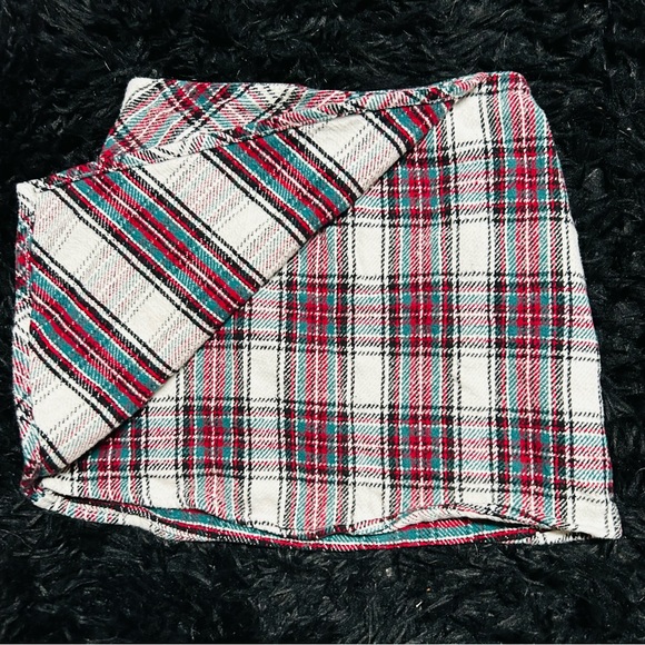 Adorable plaid skirt! - Picture 2 of 3